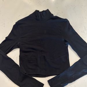 Lululemon cropped turtleneck